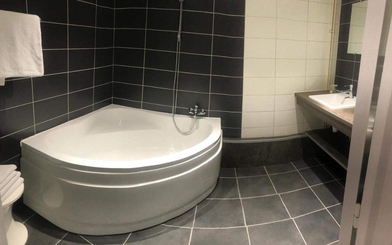 Le Clos Fleuri - Maison Vigier Maringues エクステリア 写真